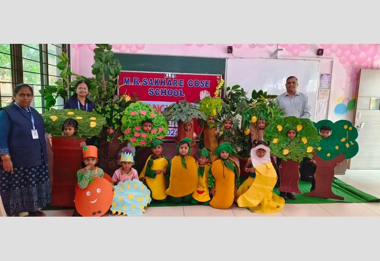 Fancy Dress competition on the eve of Environment Day for UKG