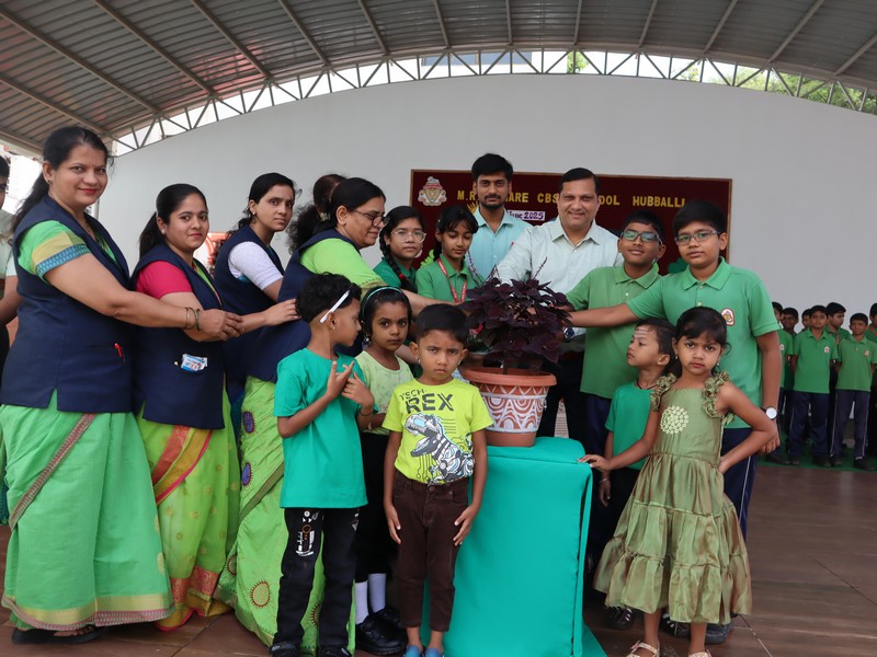 One Step, One Sapling, One Earth: Beat Plastic Pollution 🌍🚯🌱