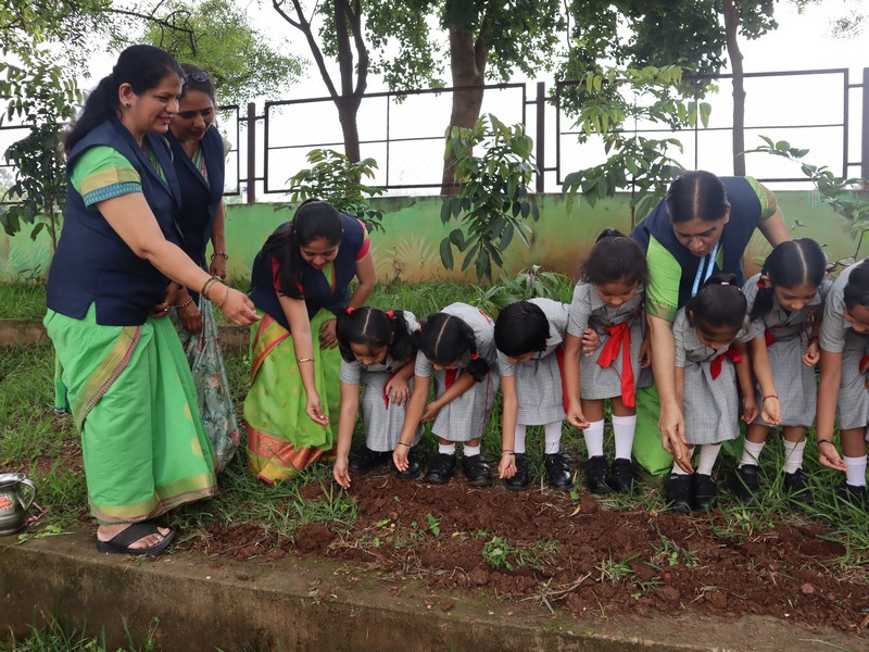 One Step, One Sapling, One Earth: Beat Plastic Pollution 🌍🚯🌱