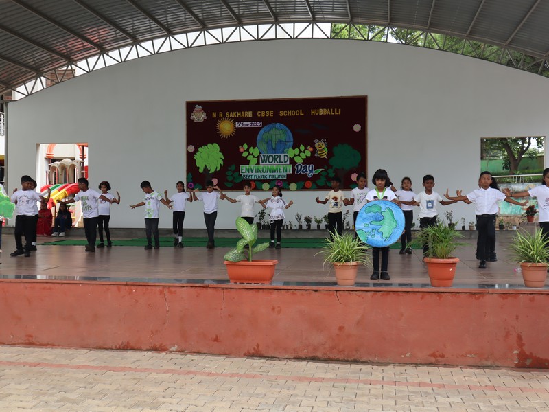 One Step, One Sapling, One Earth: Beat Plastic Pollution 🌍🚯🌱