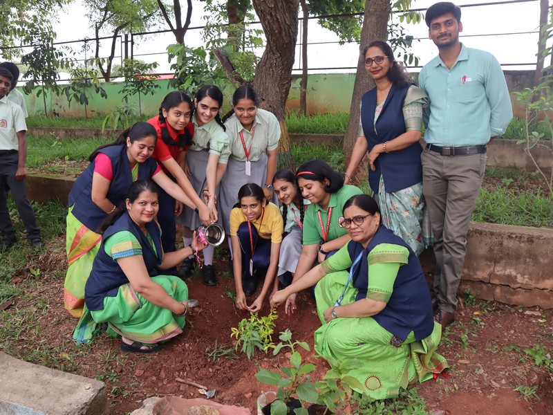 One Step, One Sapling, One Earth: Beat Plastic Pollution 🌍🚯🌱