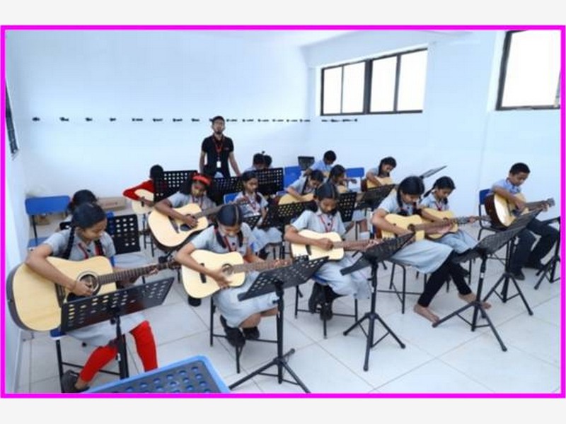 KLE M.R. Sakhare English Medium CBSE School, Music and Dance